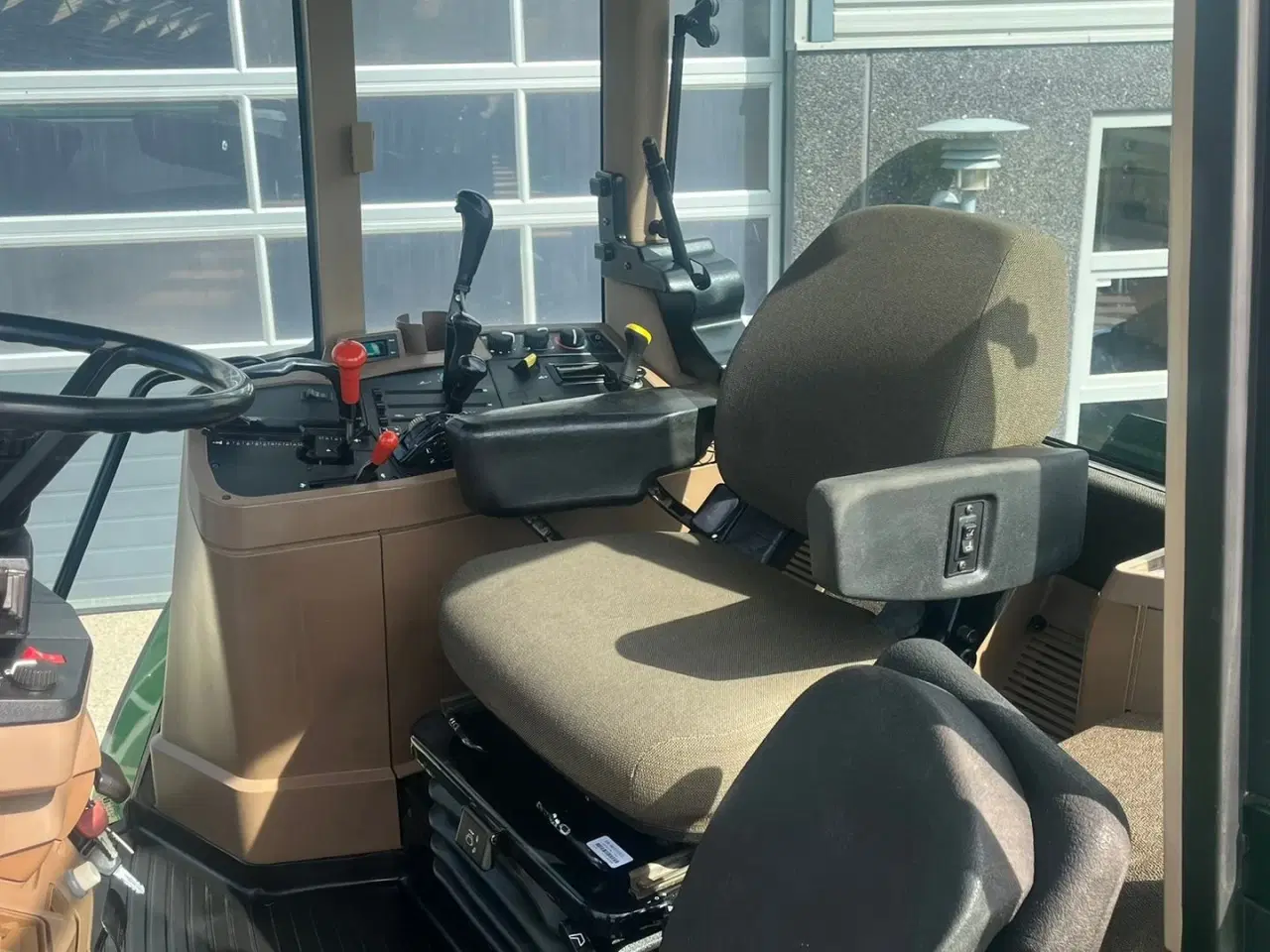 Billede 6 - John Deere 7710 8.1L motor, store hjul og frontlift. En ejeres velholdt gård traktor.