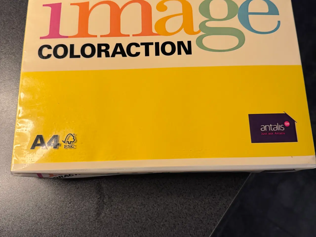 Billede 4 - Farvet kopi papir samt tegnet skriveblok