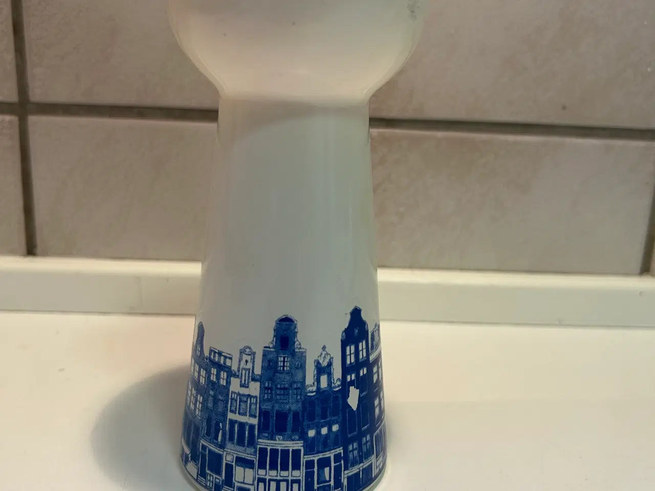 Billede 1 - Løg vase i hvid glas med blå deco.