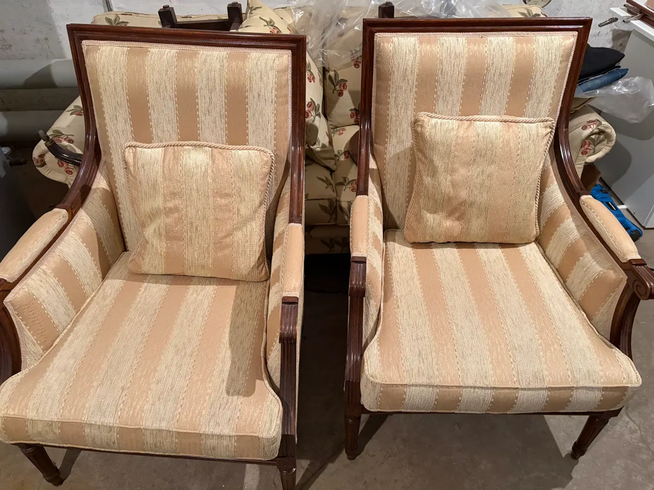 Billede 1 - Flotte stole med pudder