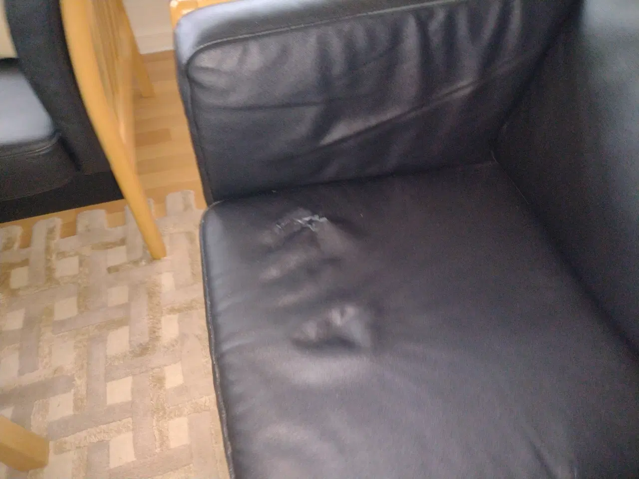 Billede 2 - Lædersofa sort. 2 personers.