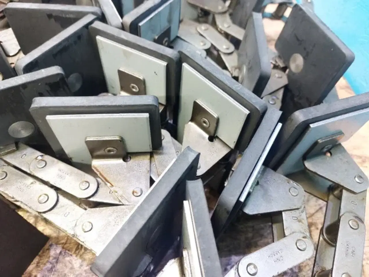 Billede 3 - New Holland TC56 Elevator Kæde 84018674