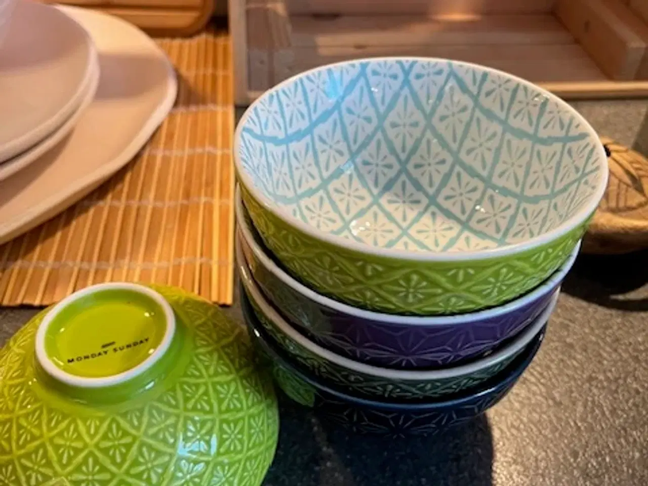 Billede 1 - Farverige og mønstrede skåle fra Monday Sunday