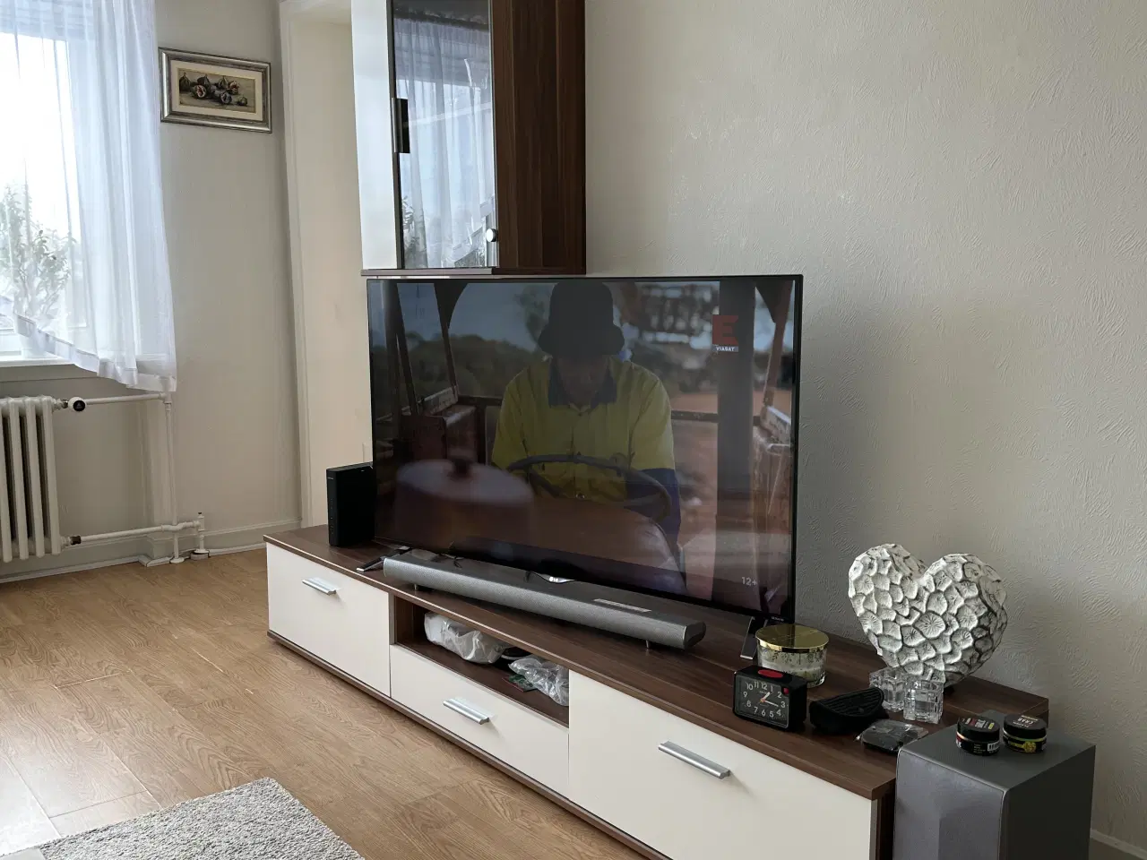 Billede 1 - Tv reolvæg fremstillet