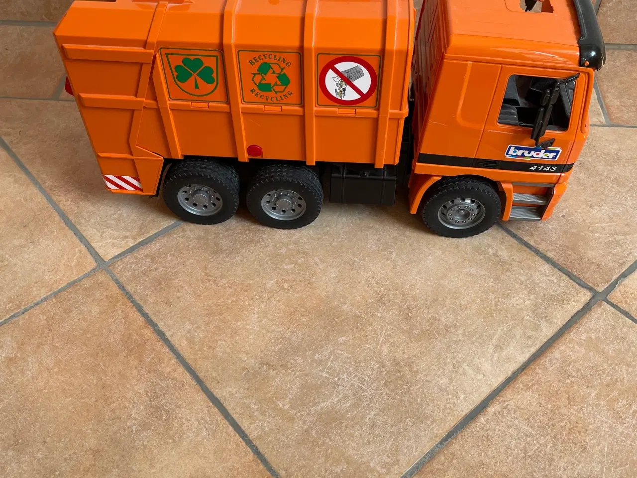 Billede 4 - Rendegraver, skraldebil, traktor m/ ballegrab