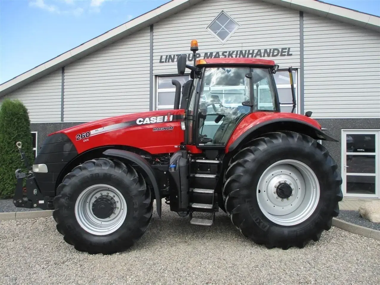 Billede 11 - Case IH MAGNUM 260 CVX med frontlift, affjedret foraksel og affjedret kabine.