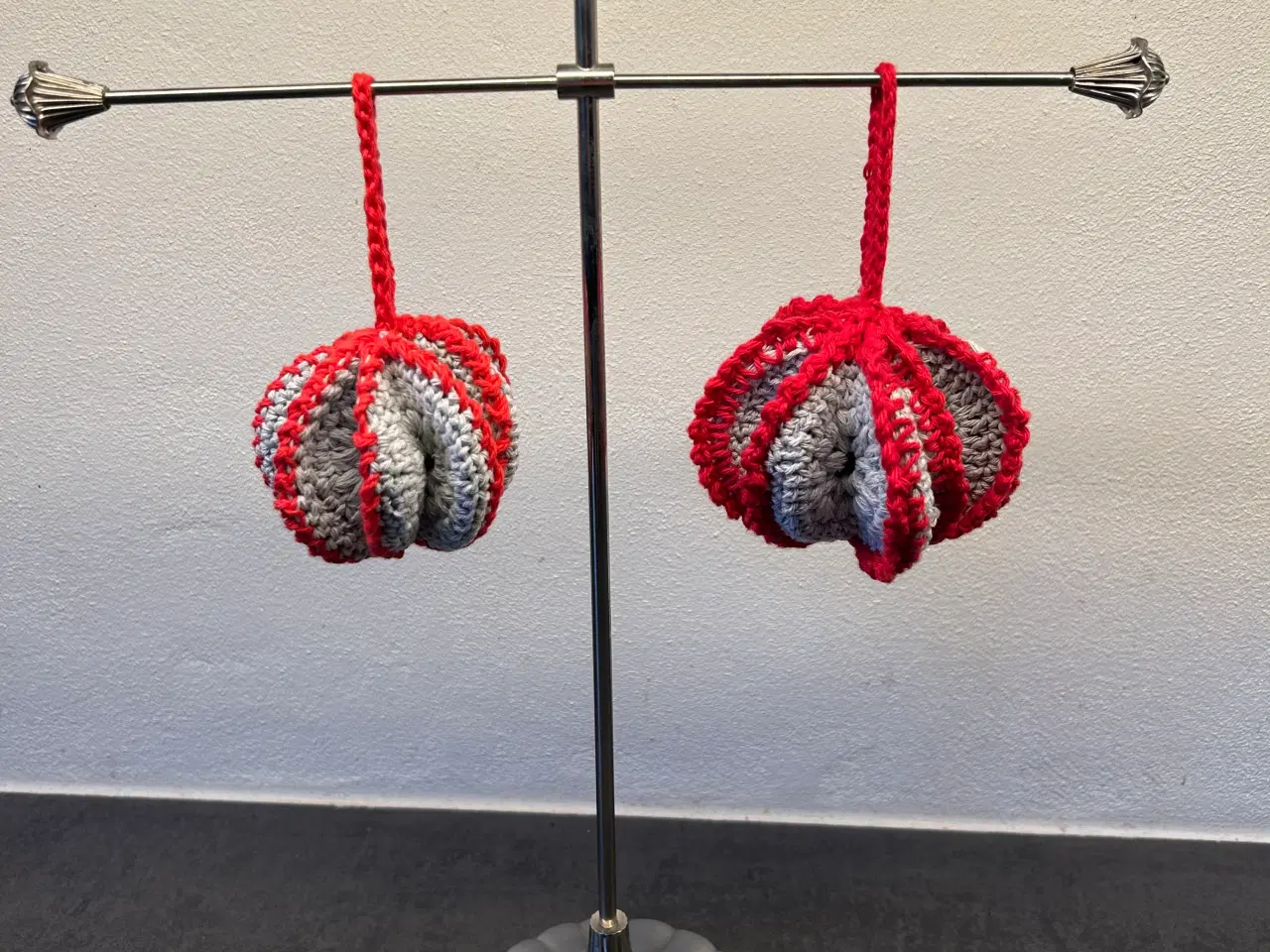 Billede 1 - Hæklede julekugler