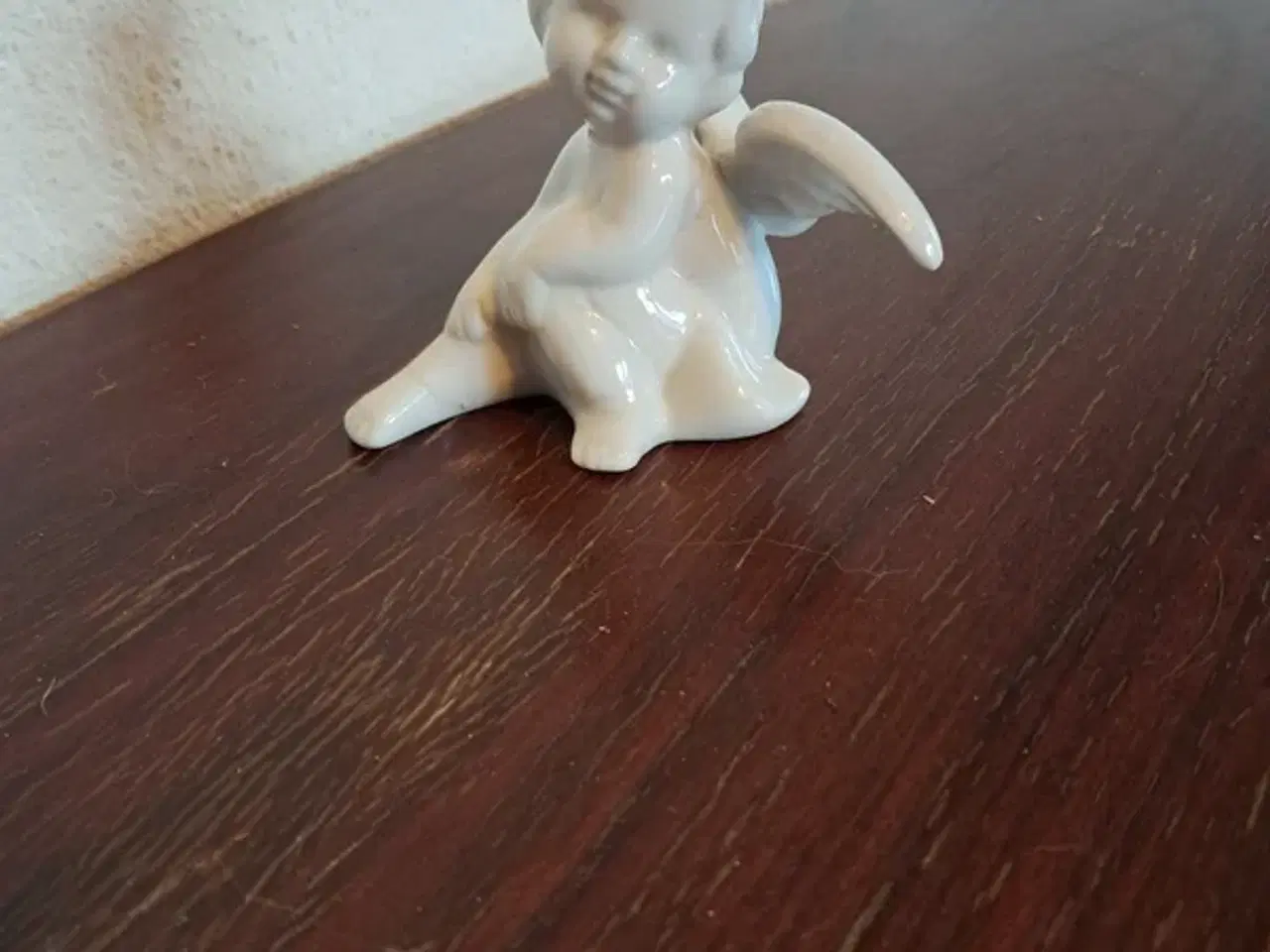 Billede 1 - Engel i siddende positur