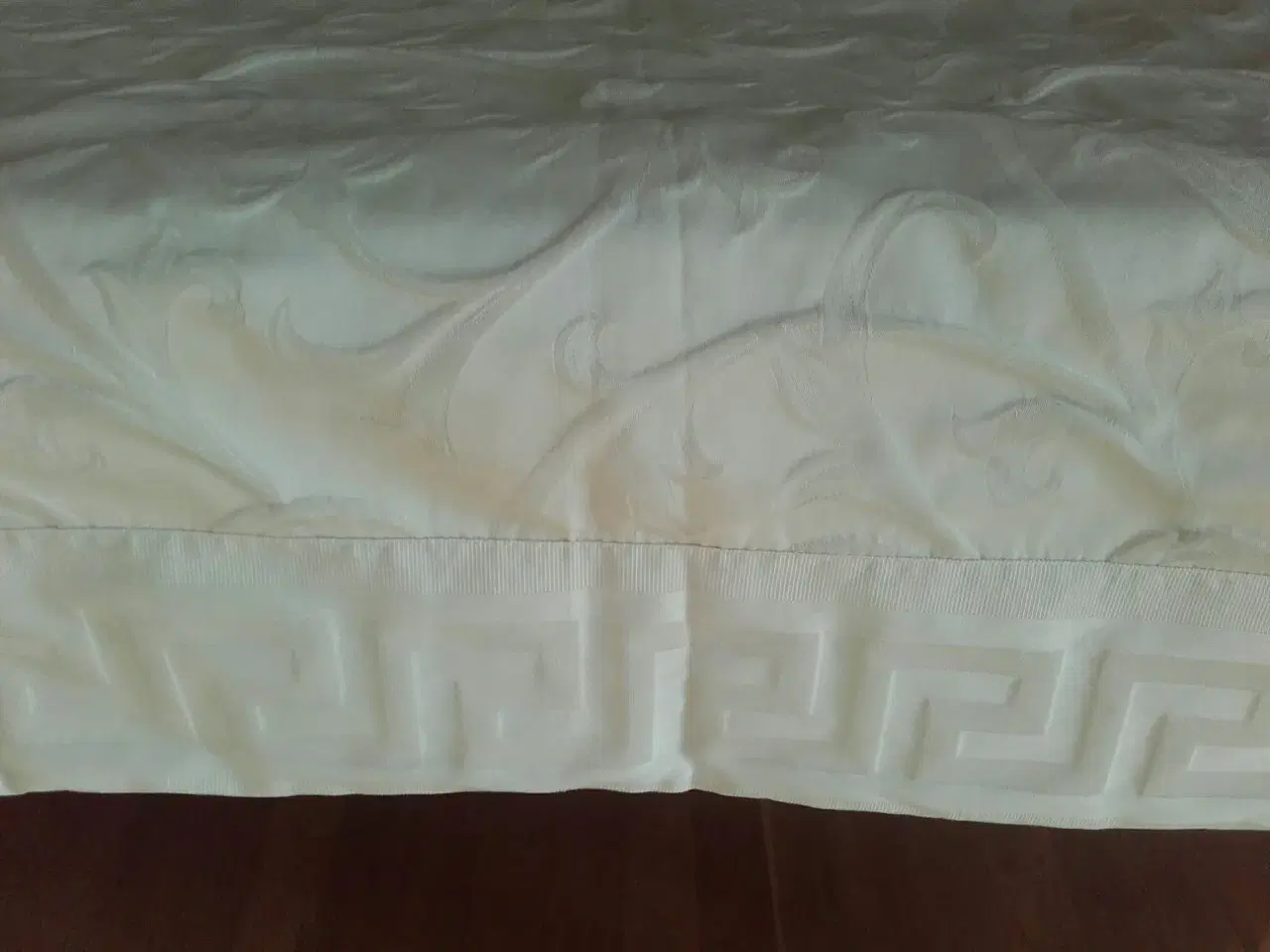 Billede 6 - Dug /sengetæppe i creme m flotte mønstre