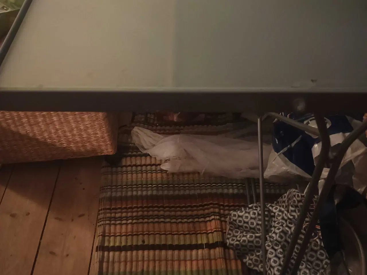 Billede 3 - Spisebord/jern/ råglasplade + 8 skalstole.