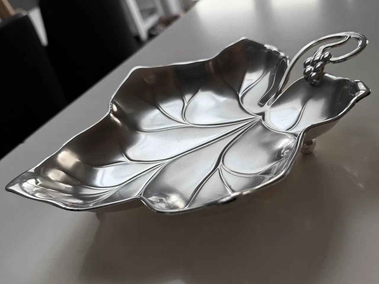 Billede 5 - Smukt bladformet fad/skål