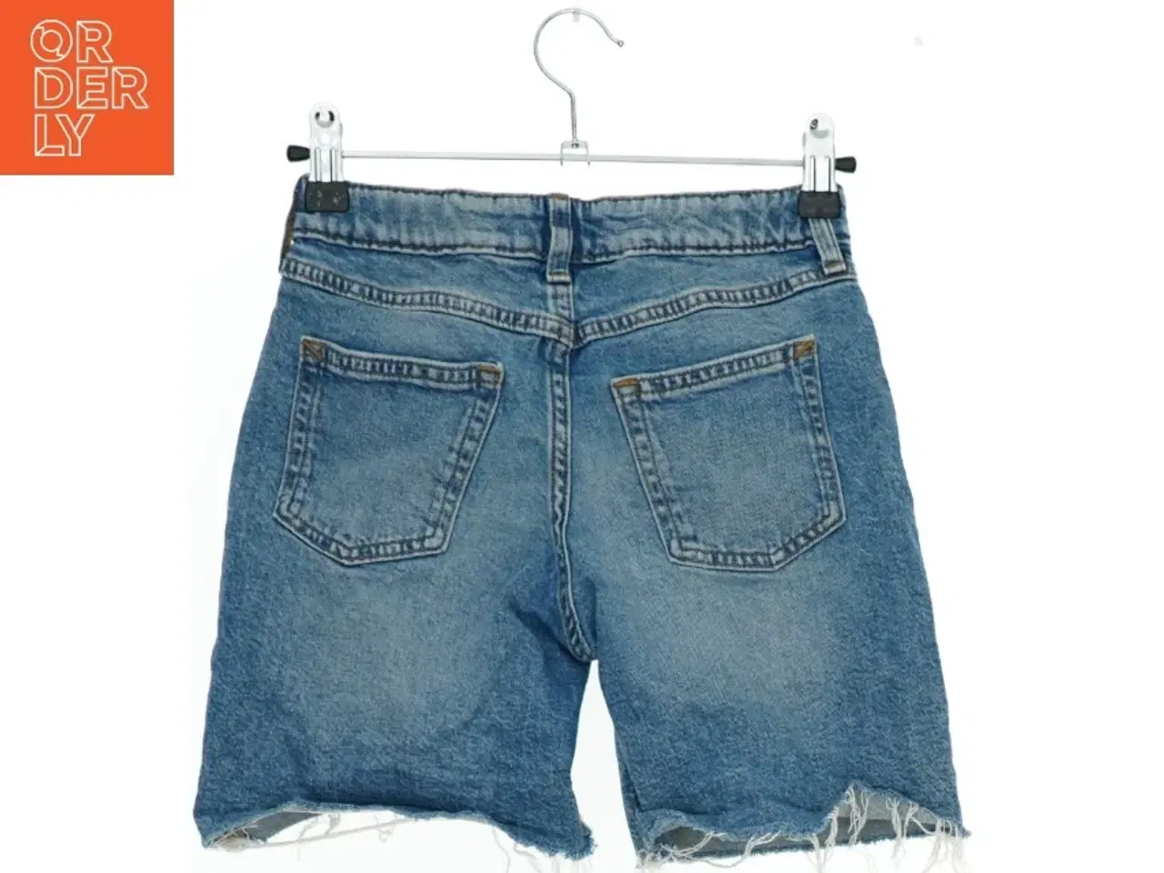 Billede 2 - Jeansshorts med frynsede kanter fra H&M (str. 116)