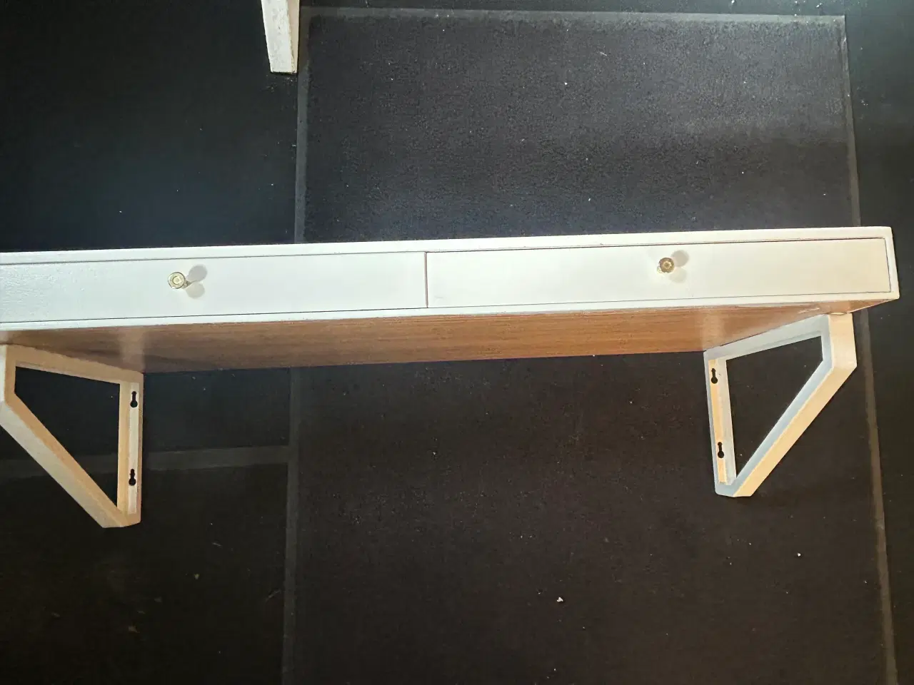 Billede 5 - Hvidt lille skrive/sminkebord