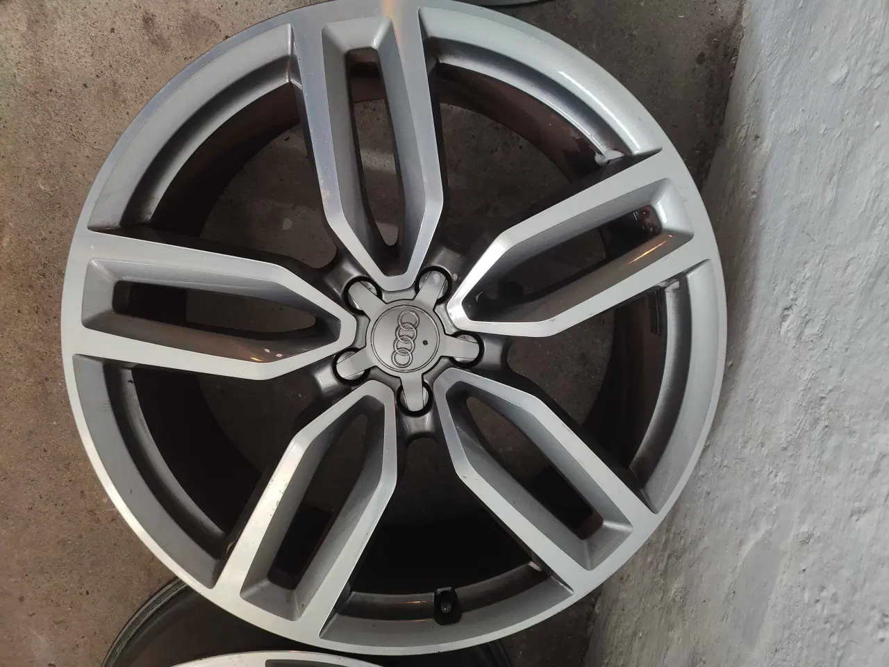 Billede 4 - Alufælge  til Audi