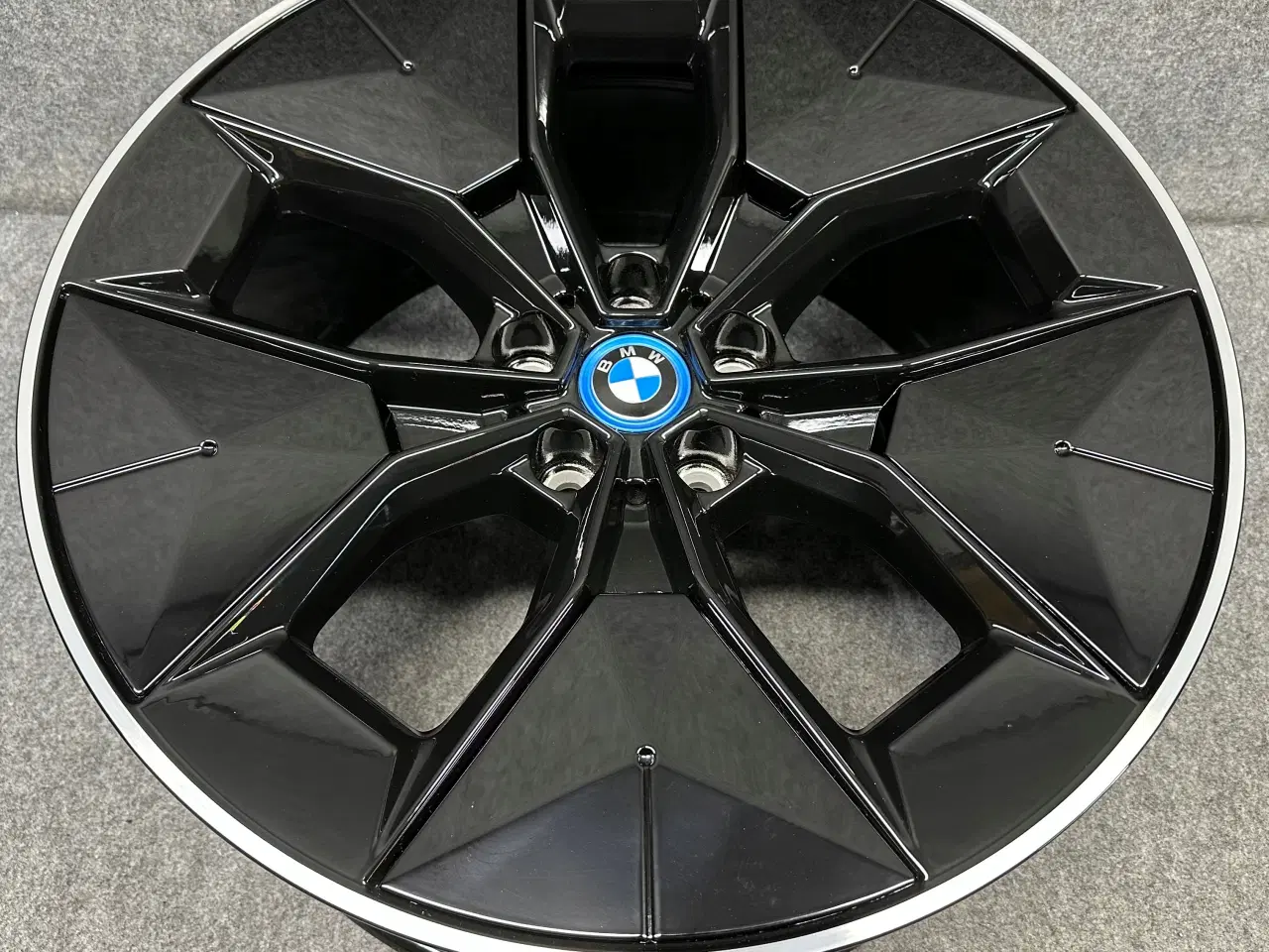 Billede 1 - BMW iX3 G08 843 20 8J og 9,5J x 20"