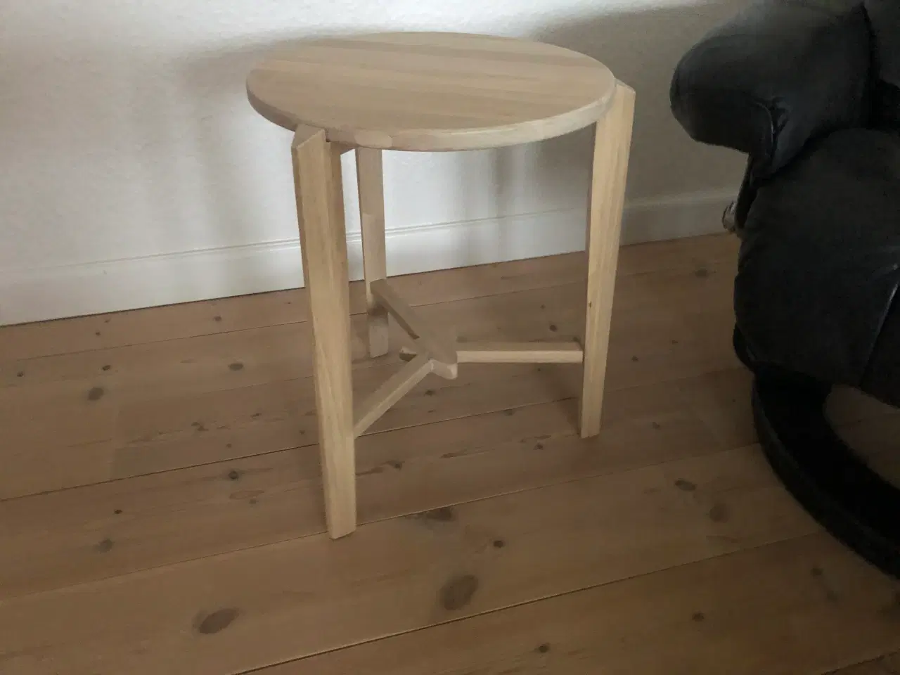 Billede 1 - fint snedkerproduceret nyt rundt sidebord i eg