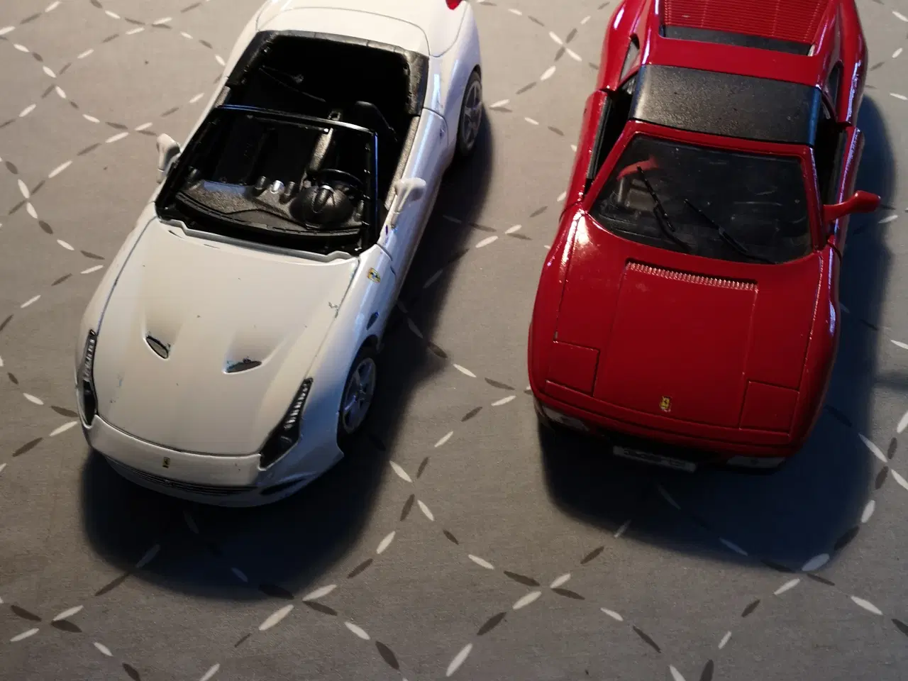 Billede 1 - Modelbiler Ferrari og en F10 racer