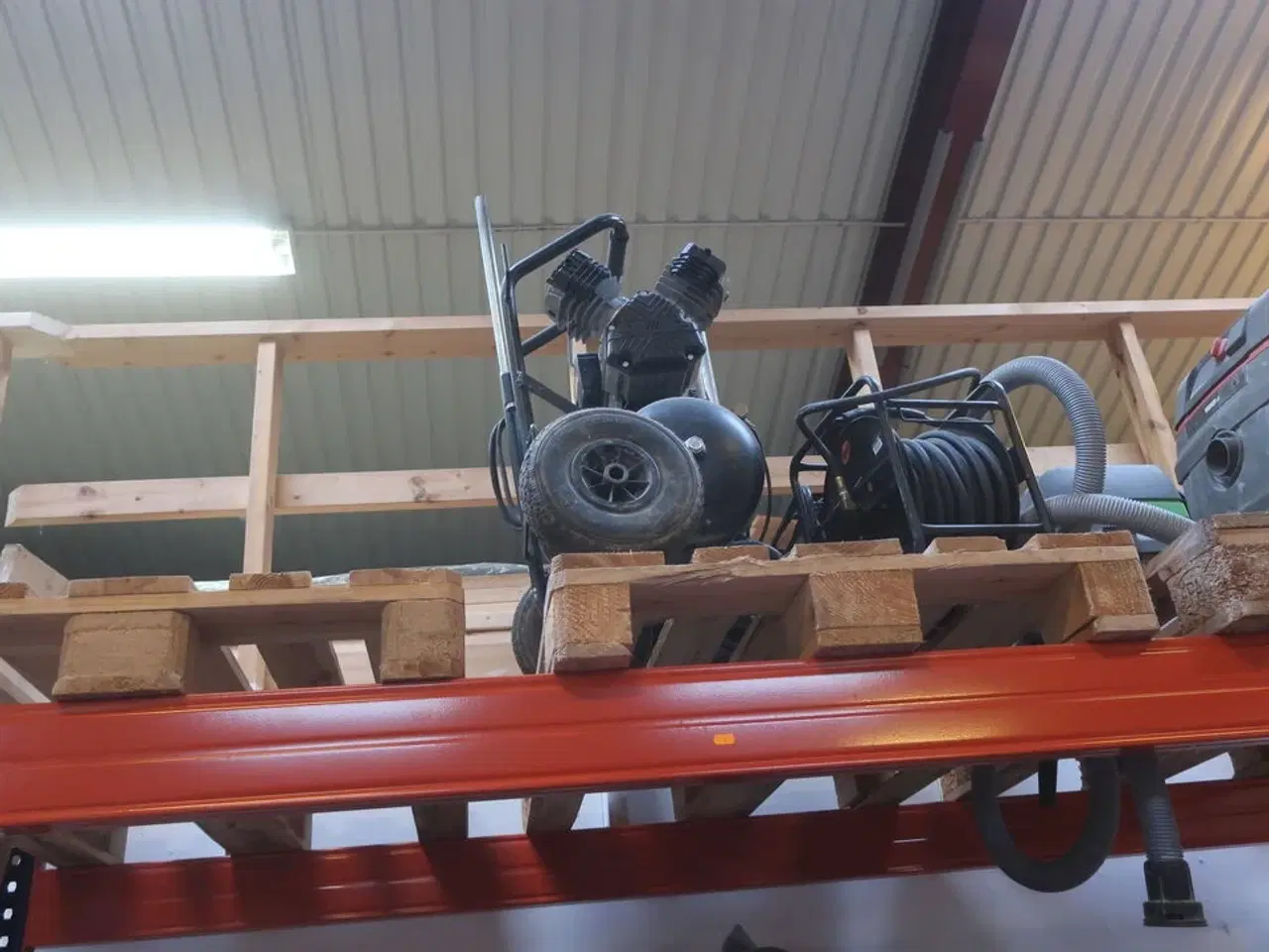 Billede 1 - 2 stk. kompresser og 2 stk. slangeopruller