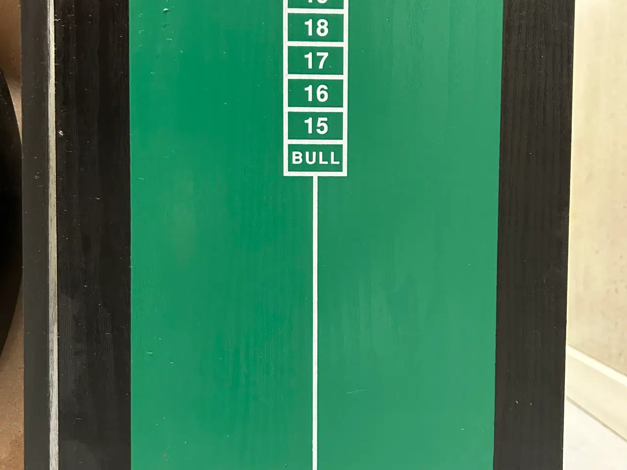 Billede 3 - Super lækkert dartskab i perfekt stand!