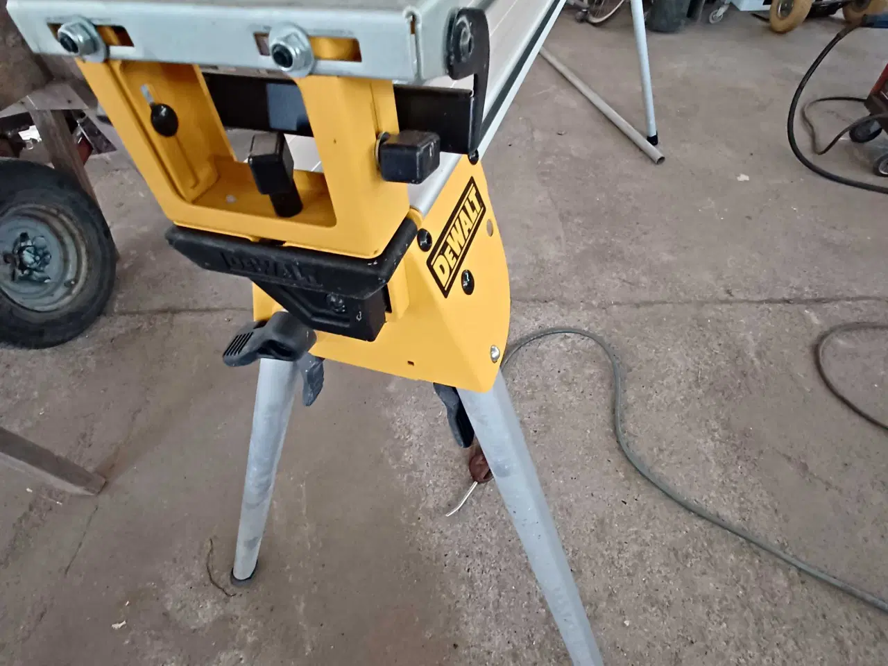 Billede 1 - DeWalt DW723-XJ kapsavbord/savbuk 