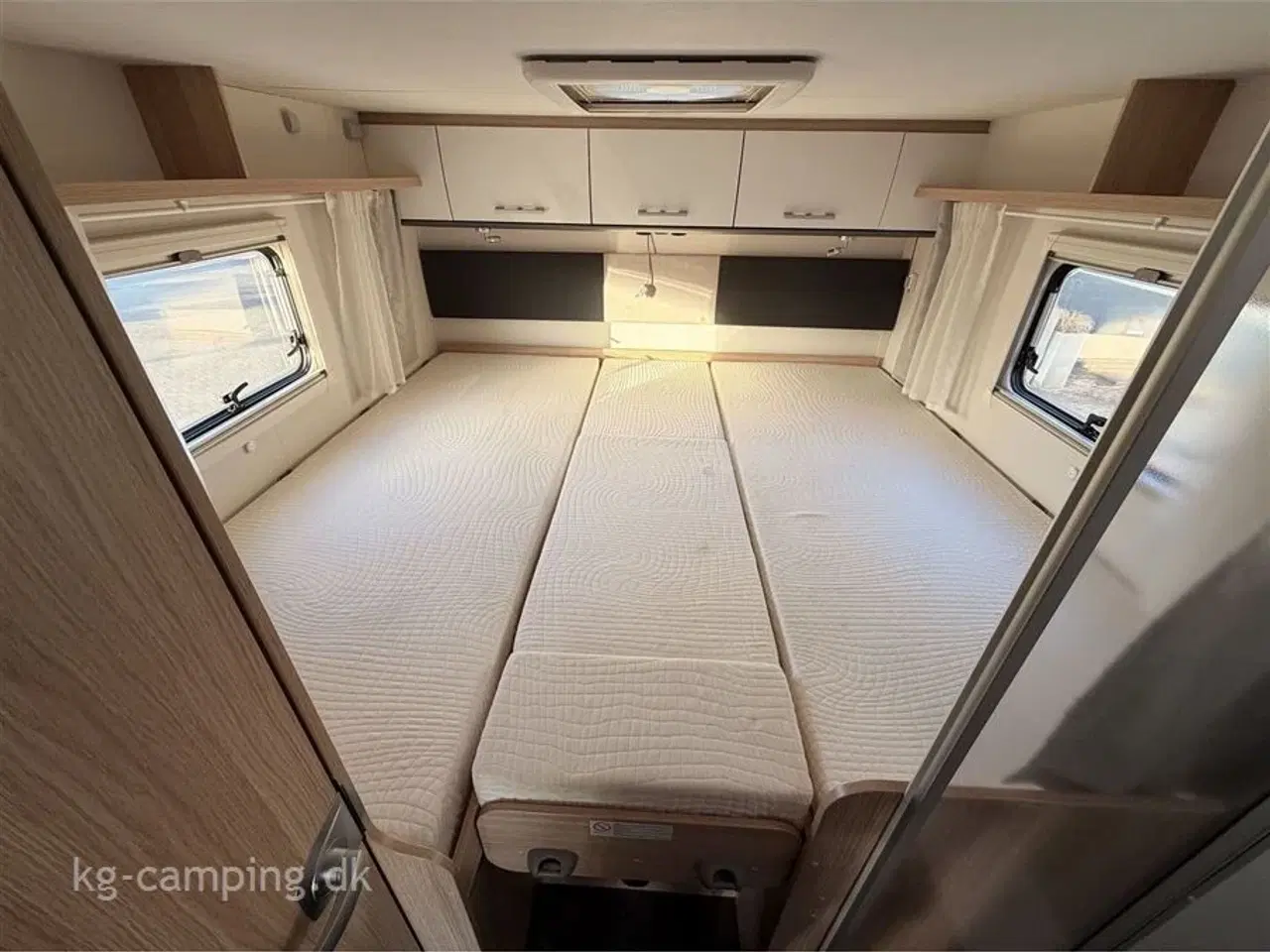 Billede 15 - 2021 - SunLight I 68 Adventure Edition   Topudstyret autocamper med bla. Clesana toilet - Ektra webasto oliefyr - Klimaanlæg - Maxxfan osv...