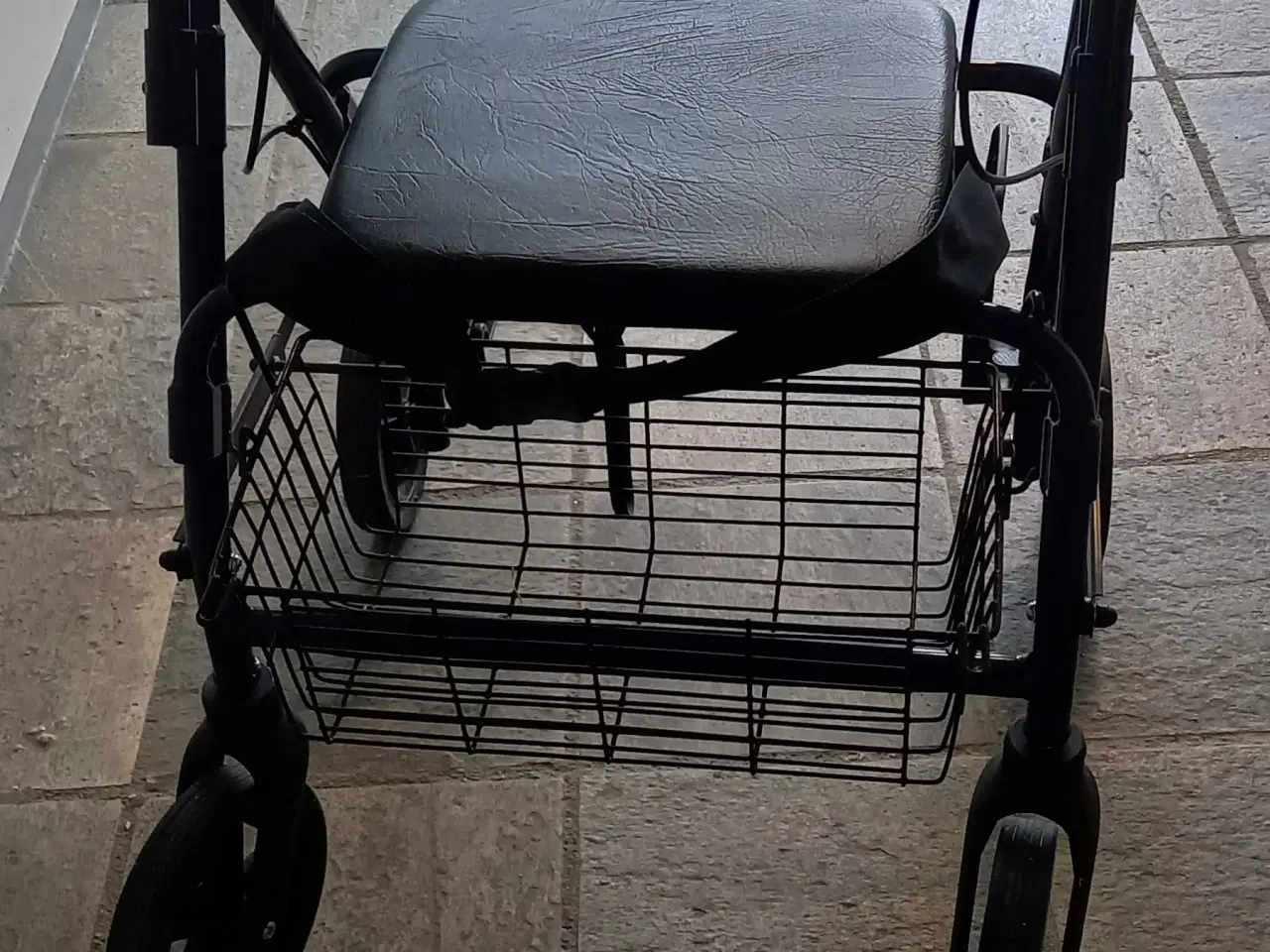 Billede 5 - Rollator med sæde.