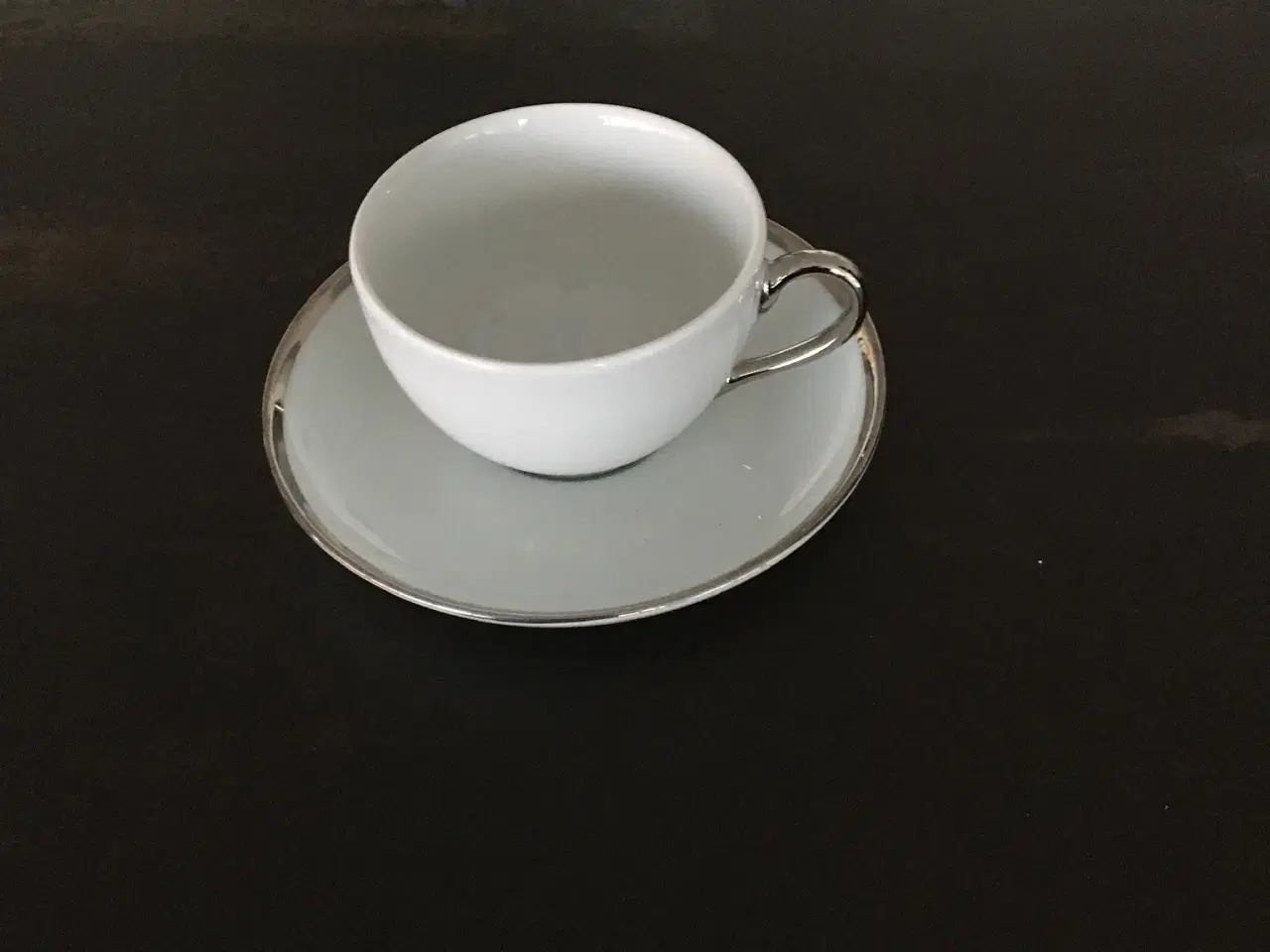 Billede 1 - Pilivut kaffekop.  m. Sølvkant,som nye