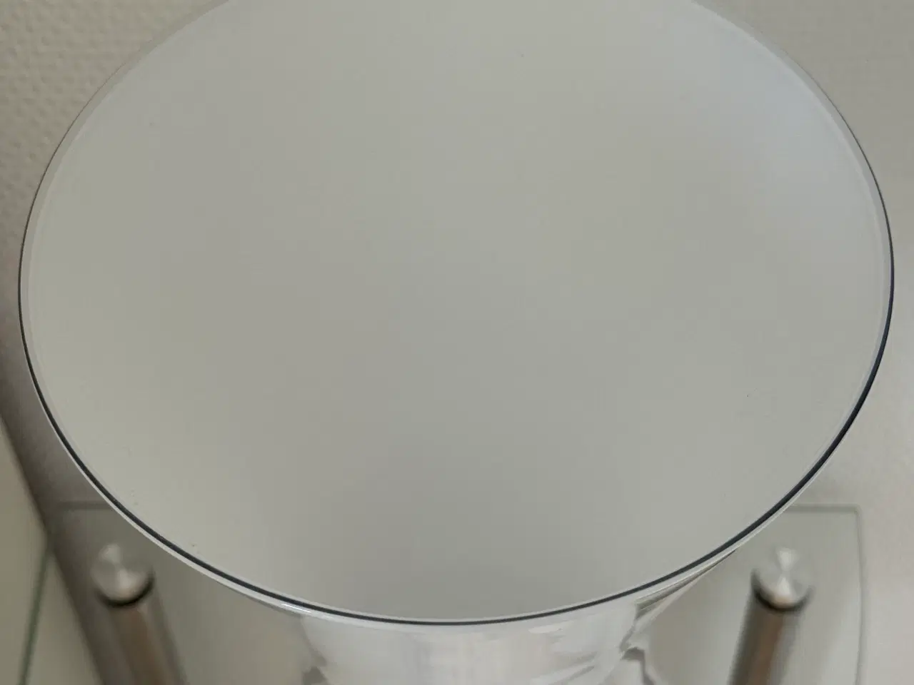 Billede 2 - Vase i Hvidt glas Højde 31,5 cm.