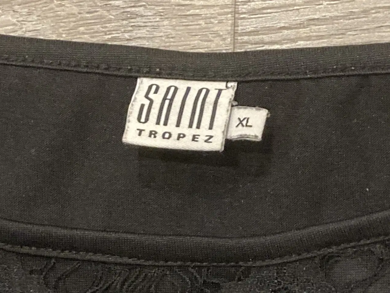 Billede 2 - Sort bluse med blonder str. L