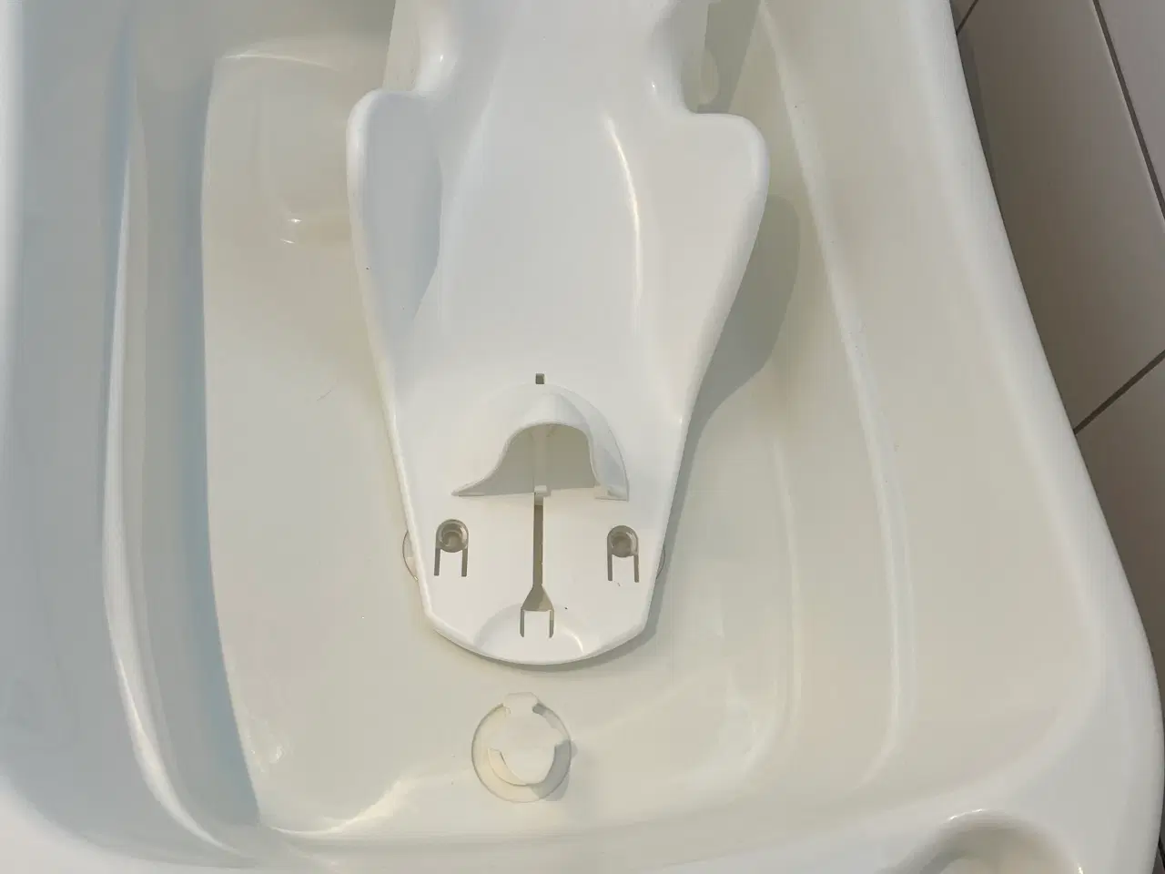 Billede 3 - Badekar på stativ med babyindsats 