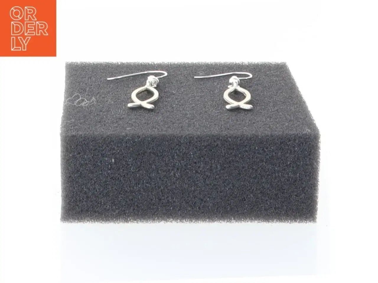 Billede 4 - Sølvfarvede øreringe (str. 1,5 cm)