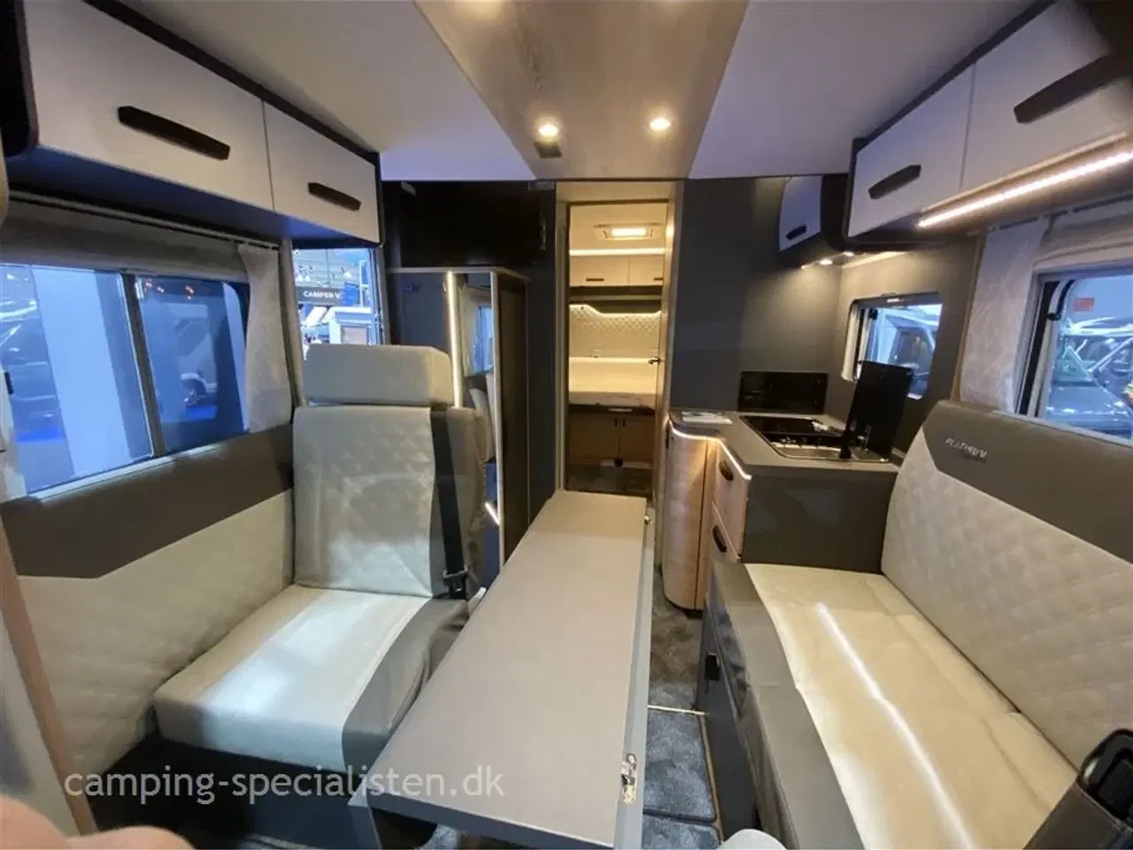 Billede 6 - 2025 - Knaus L!VE Wave 700 LX Platinum Selection   Nyhed 2025! Knaus Live Ti 700 MX 2025 med fritstående queensbed i bagenden - kommer senere hos Camping-Specialisten.dk