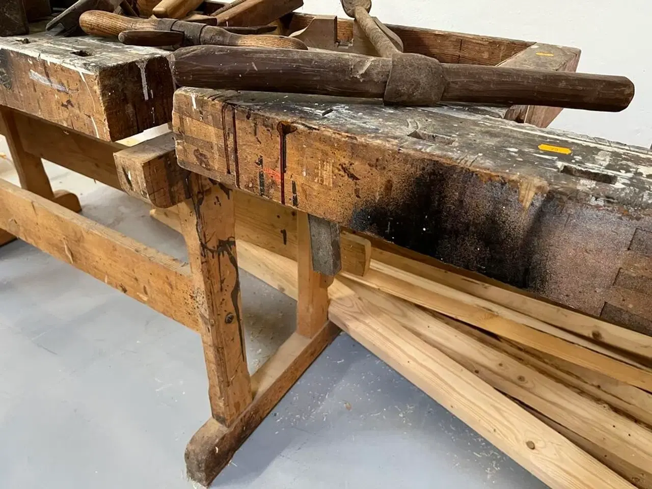 Billede 11 - Ældre Høvlebænk m. træ værktøj