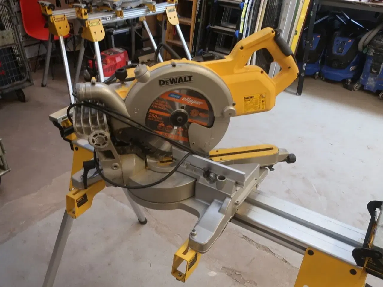 Billede 1 - Kap-/Geringssav DEWALT Model: DWS778/ DE77024 -XJ