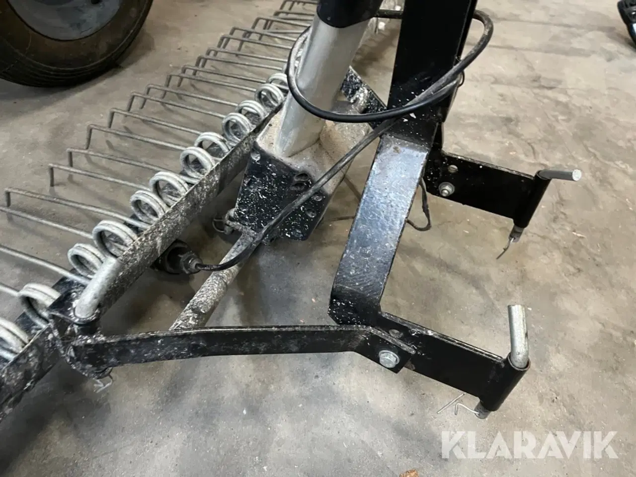 Billede 11 - Gårdrive og vogn