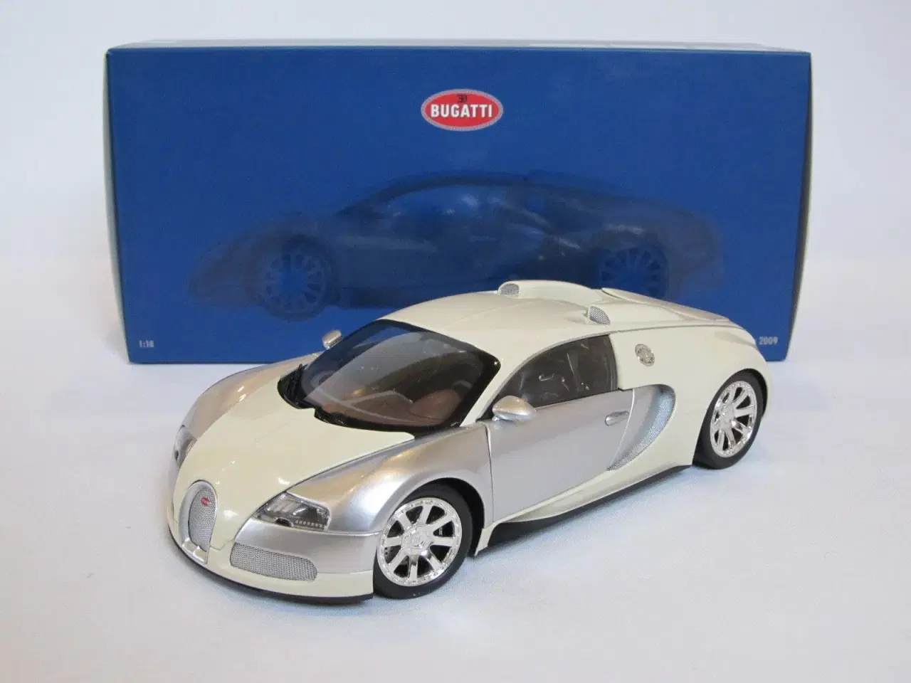 Billede 1 - 2009 Bugatti Veyron 1:18  Edition Centenaire  