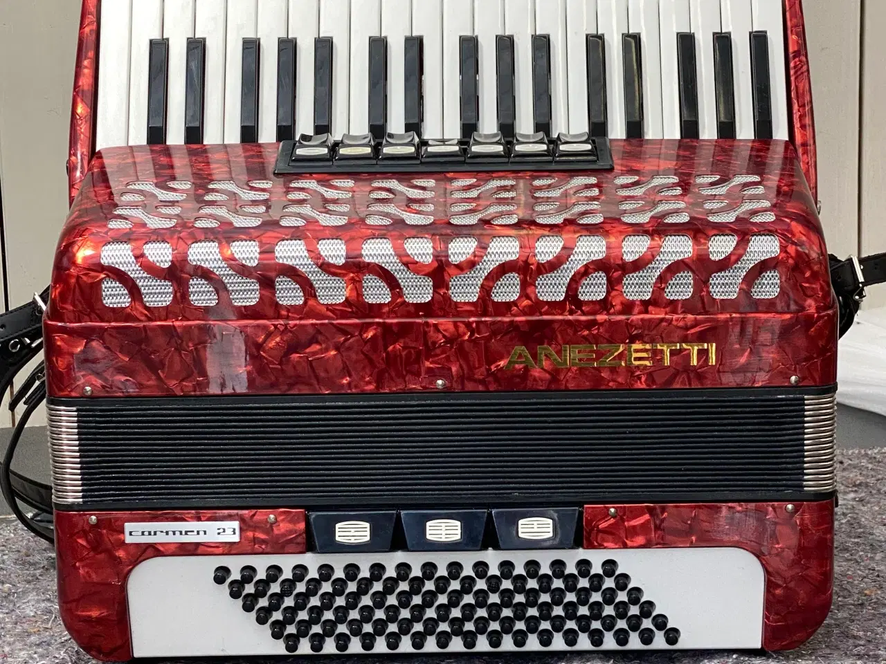 Billede 13 - ANEZETTI harmonika – 37 tangenter – flot blodrød