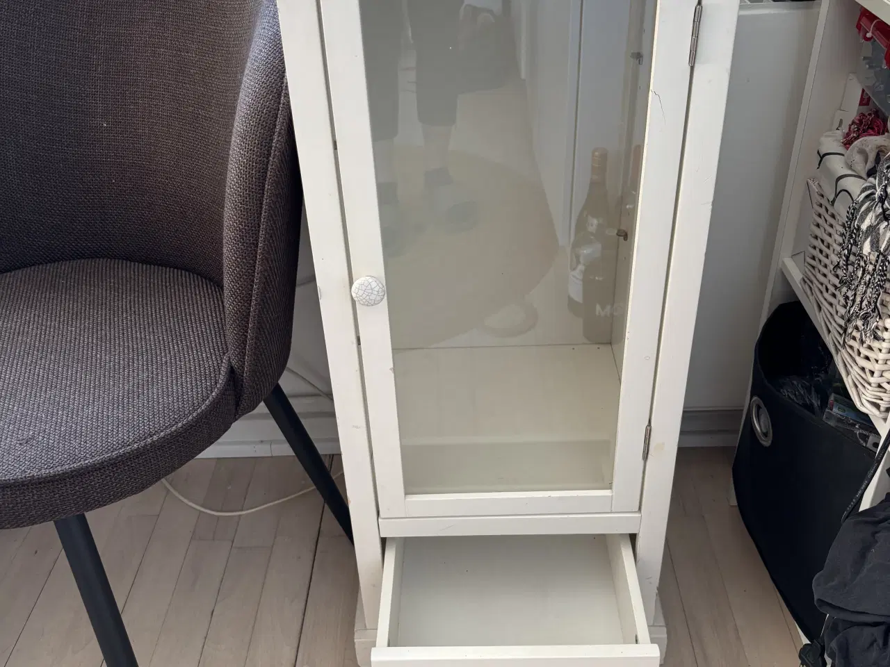 Billede 2 - Skab til Entré, stue, toilet. 