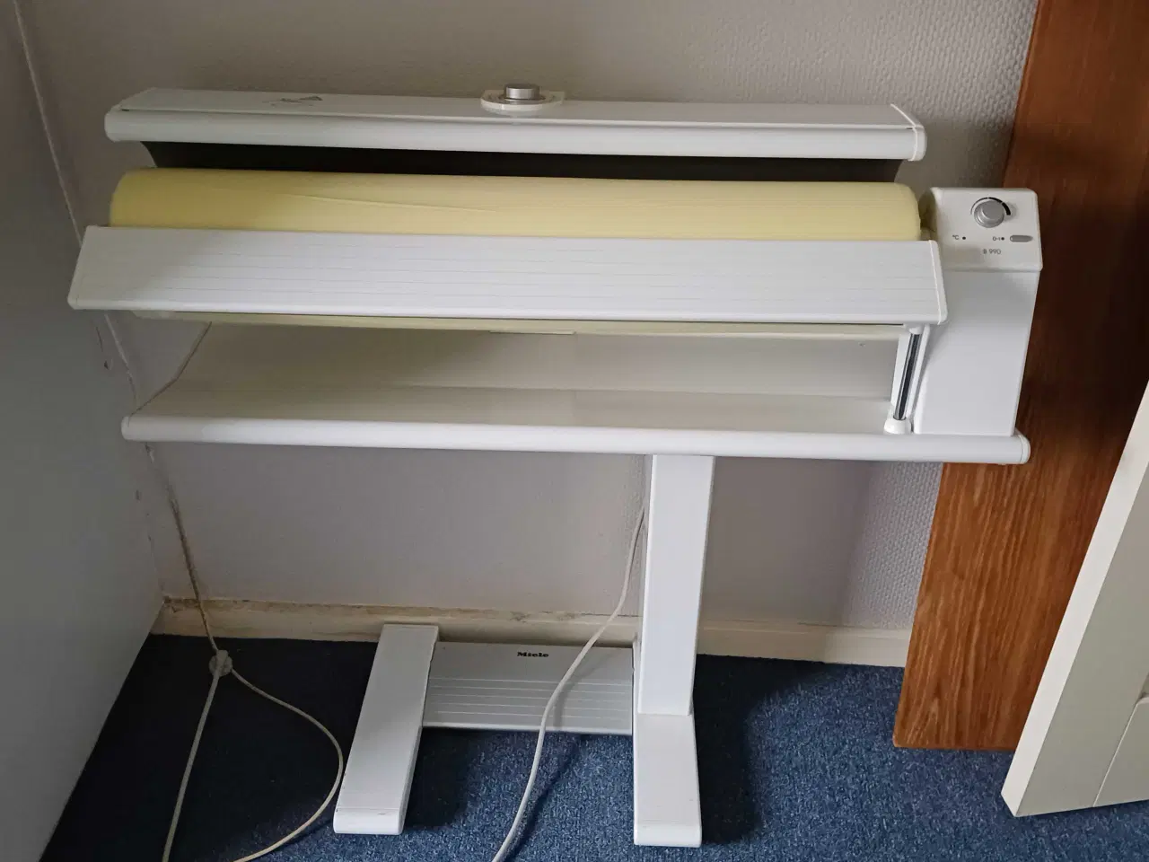 Billede 1 - Meget lidt brugt Miele strygerulle.