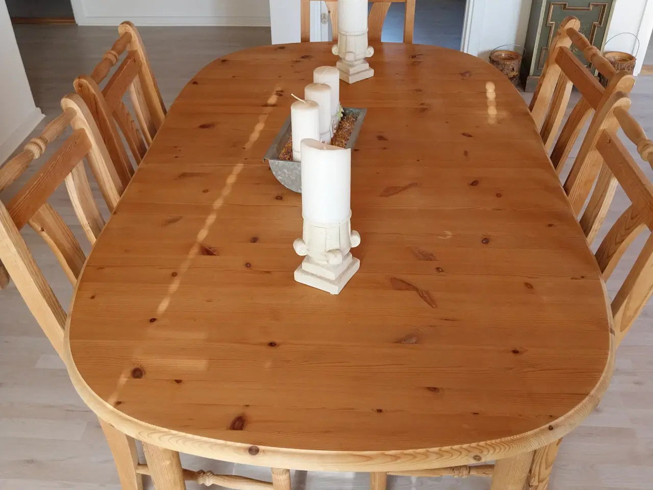 Billede 1 - Spisebord med 5 stole 
