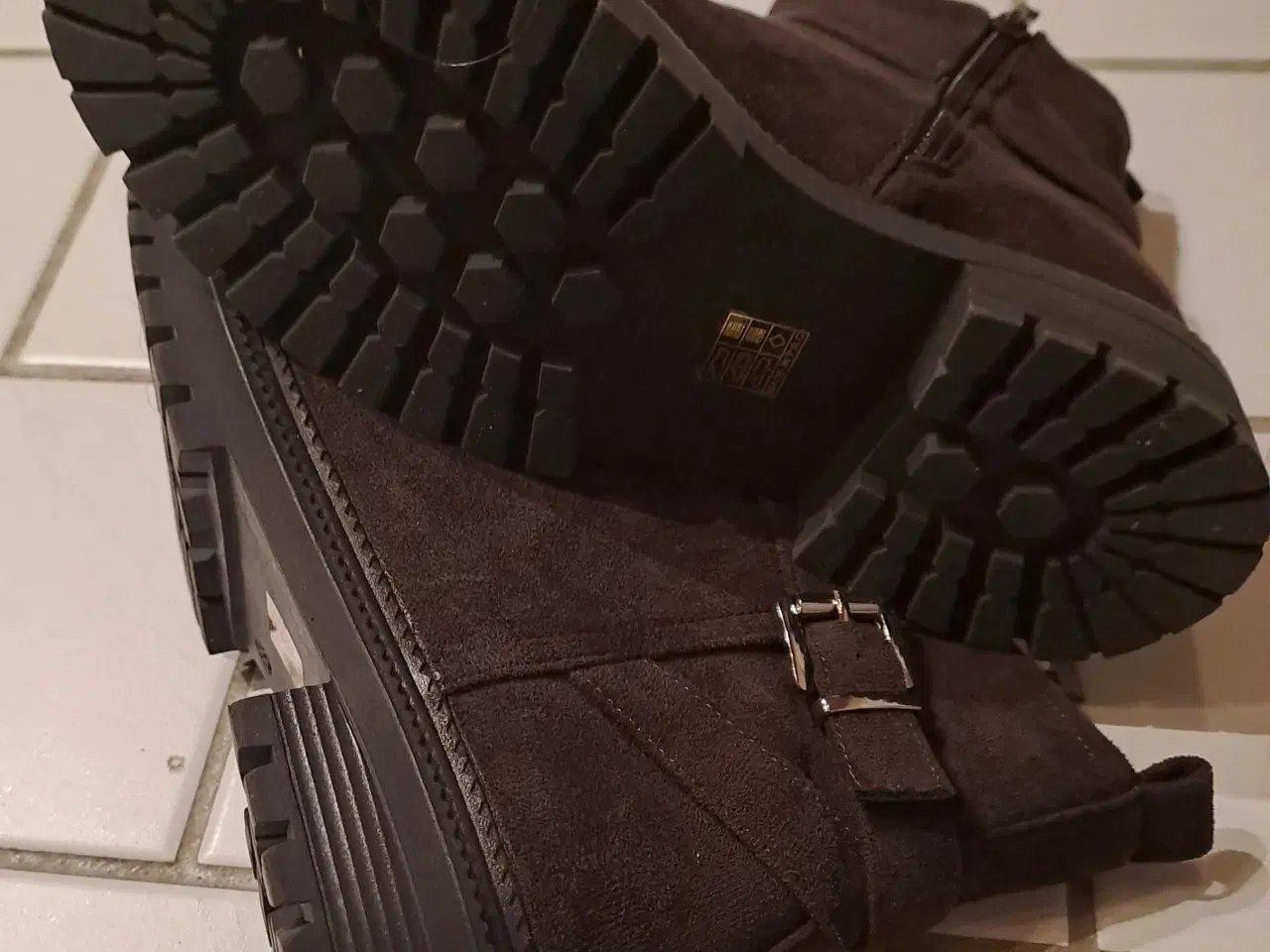 Billede 4 - Ny ankelstøvle i mørkebrun ruskind str 38