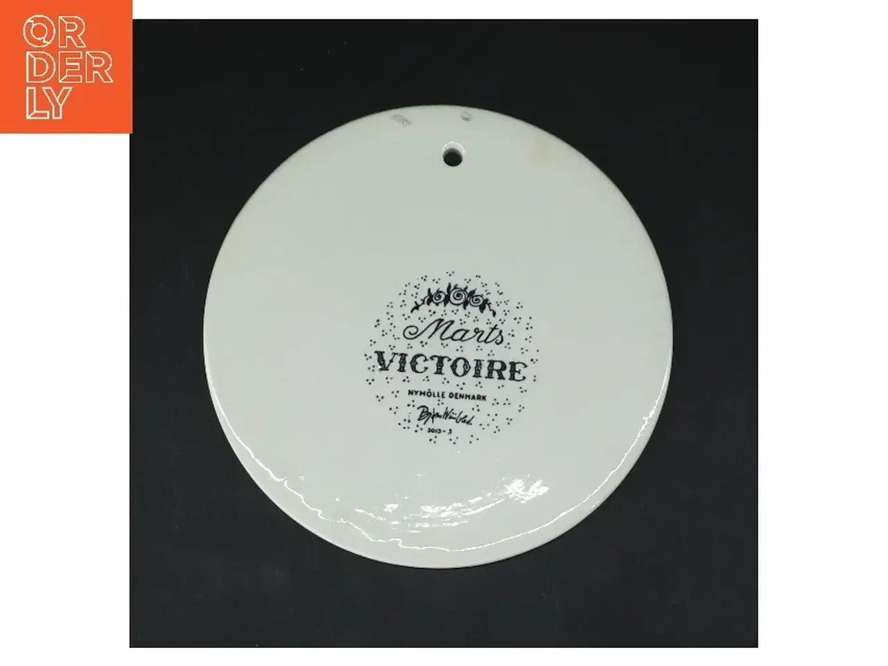 Billede 3 - Vægdekoration Marts Victoire fra Bjørn Wiinblad (str. Ø 15,5 cm)