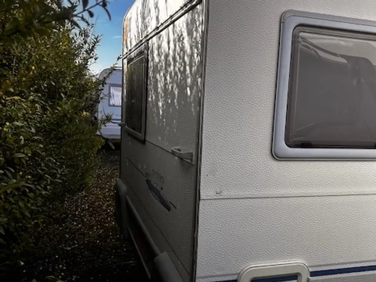 Billede 4 - Rummelig Knaus Azur 495, årgang 1999. 
