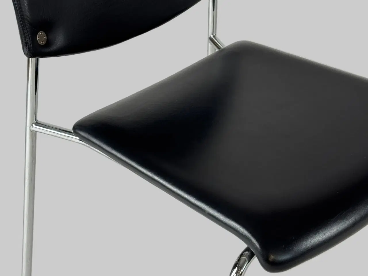 Billede 5 - Magnus Olesen Pause Stol – Sort Læder/Krom Stel