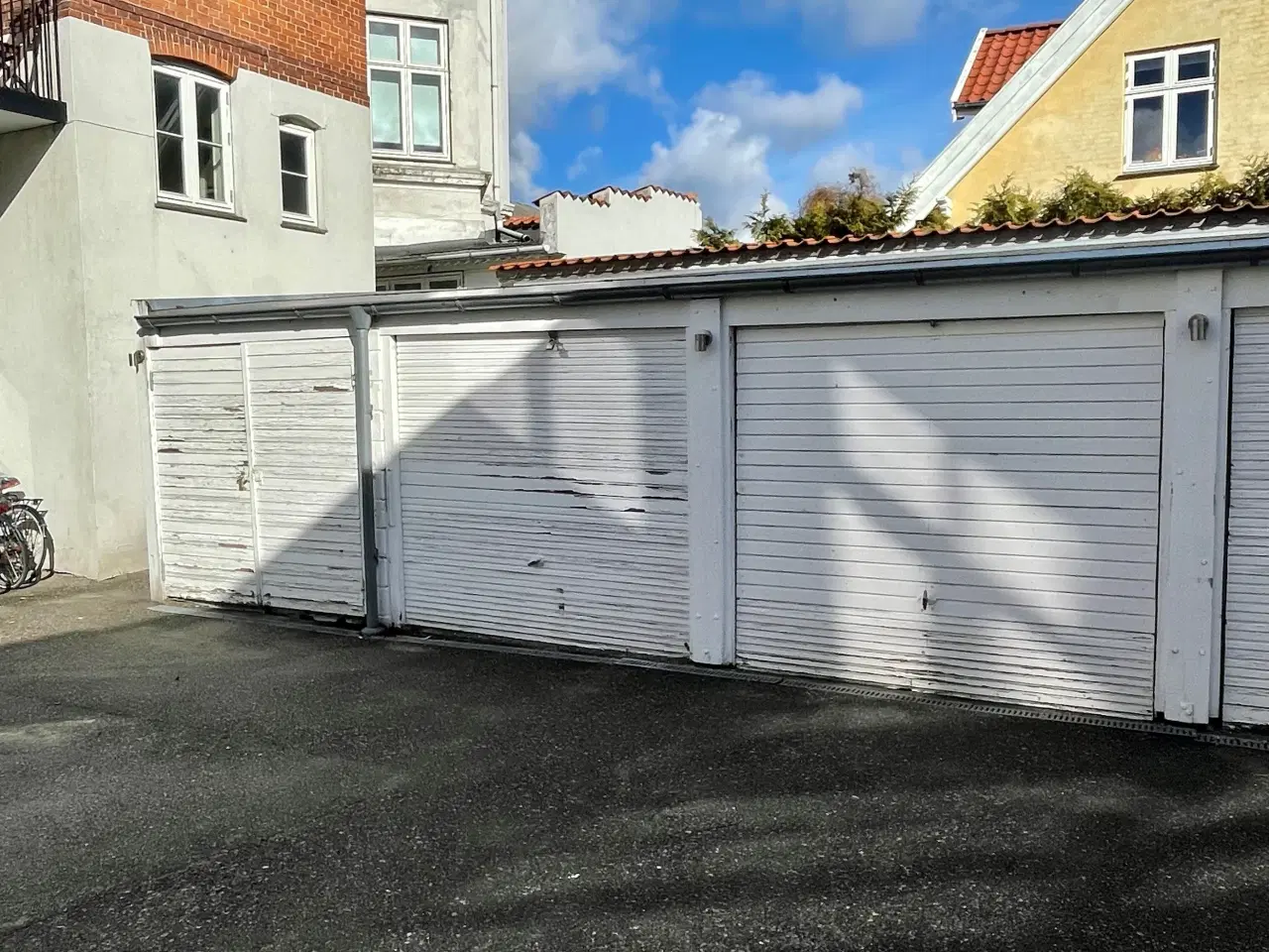 Billede 3 - Aflåste garager til enten lager eller parking