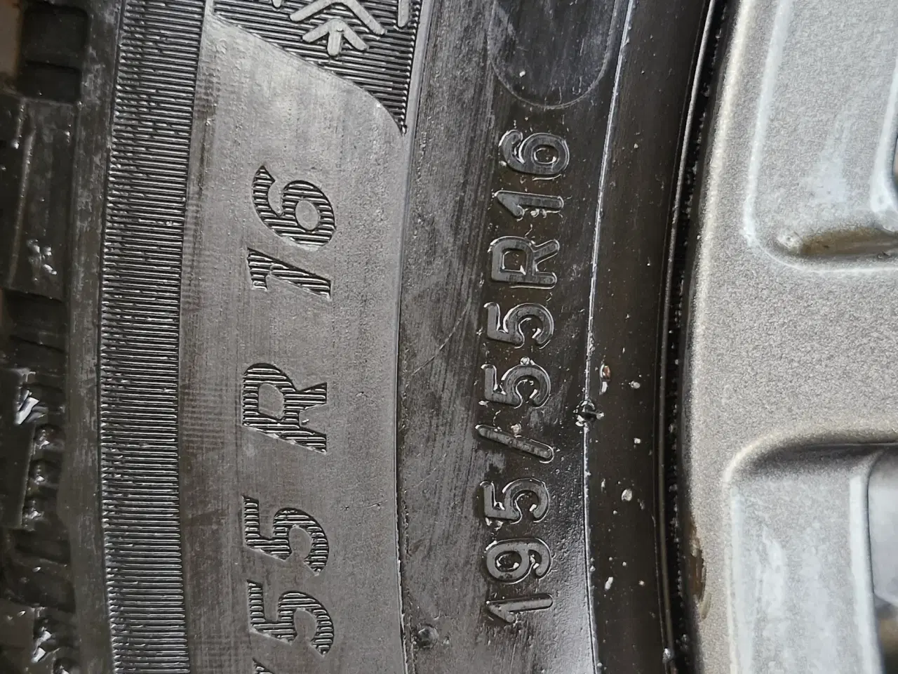 Billede 3 - Dezent 16" fælge med Michelin Alpine dæk