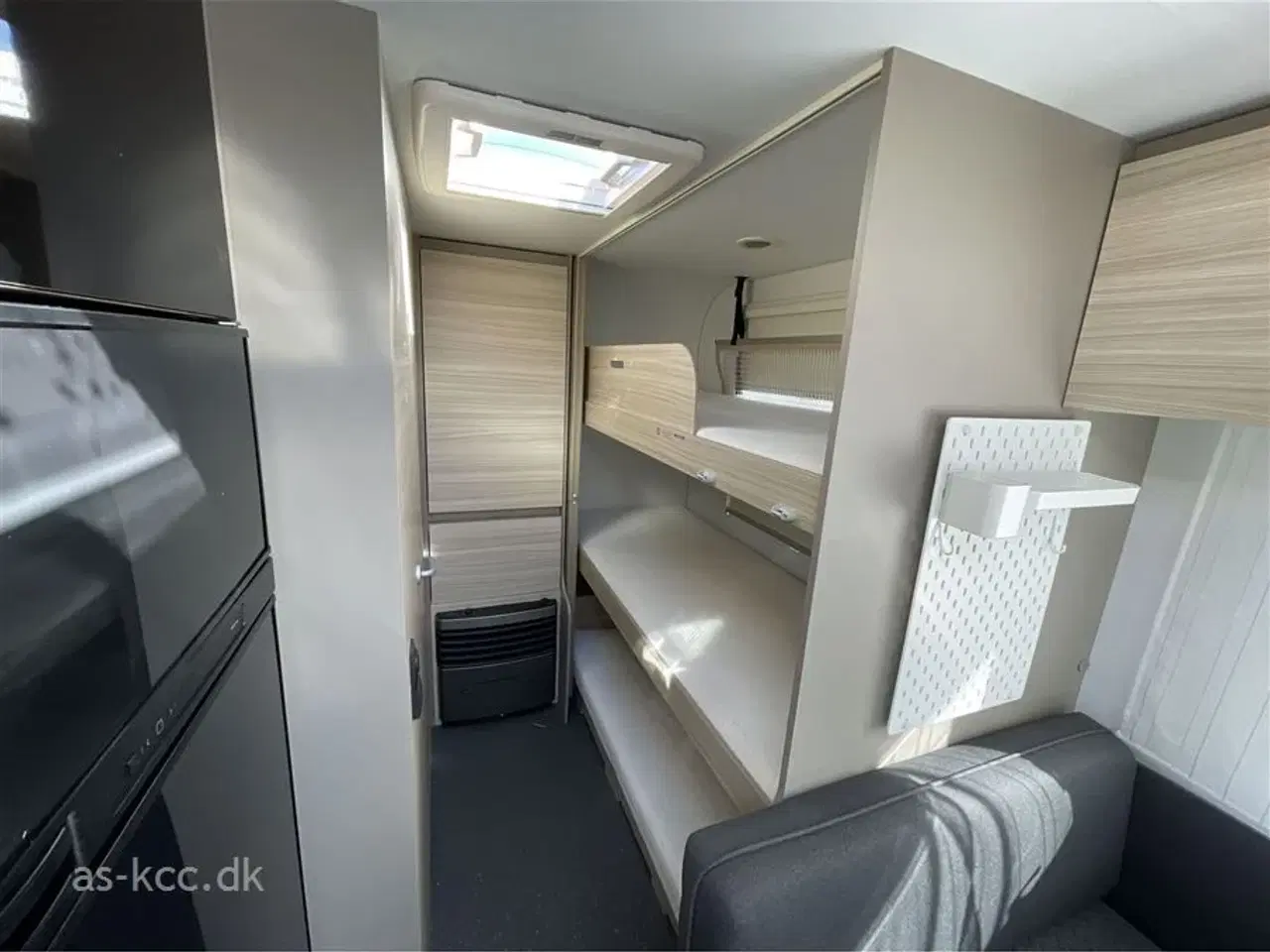 Billede 3 - 2022 - Adria Altea 552 PK   Adria Altea 552 PK årg. 2022 Incl 7 sovepladser, 4 siddepladser. Isabella Pacific 3 m , Isabella Sun Shine med front