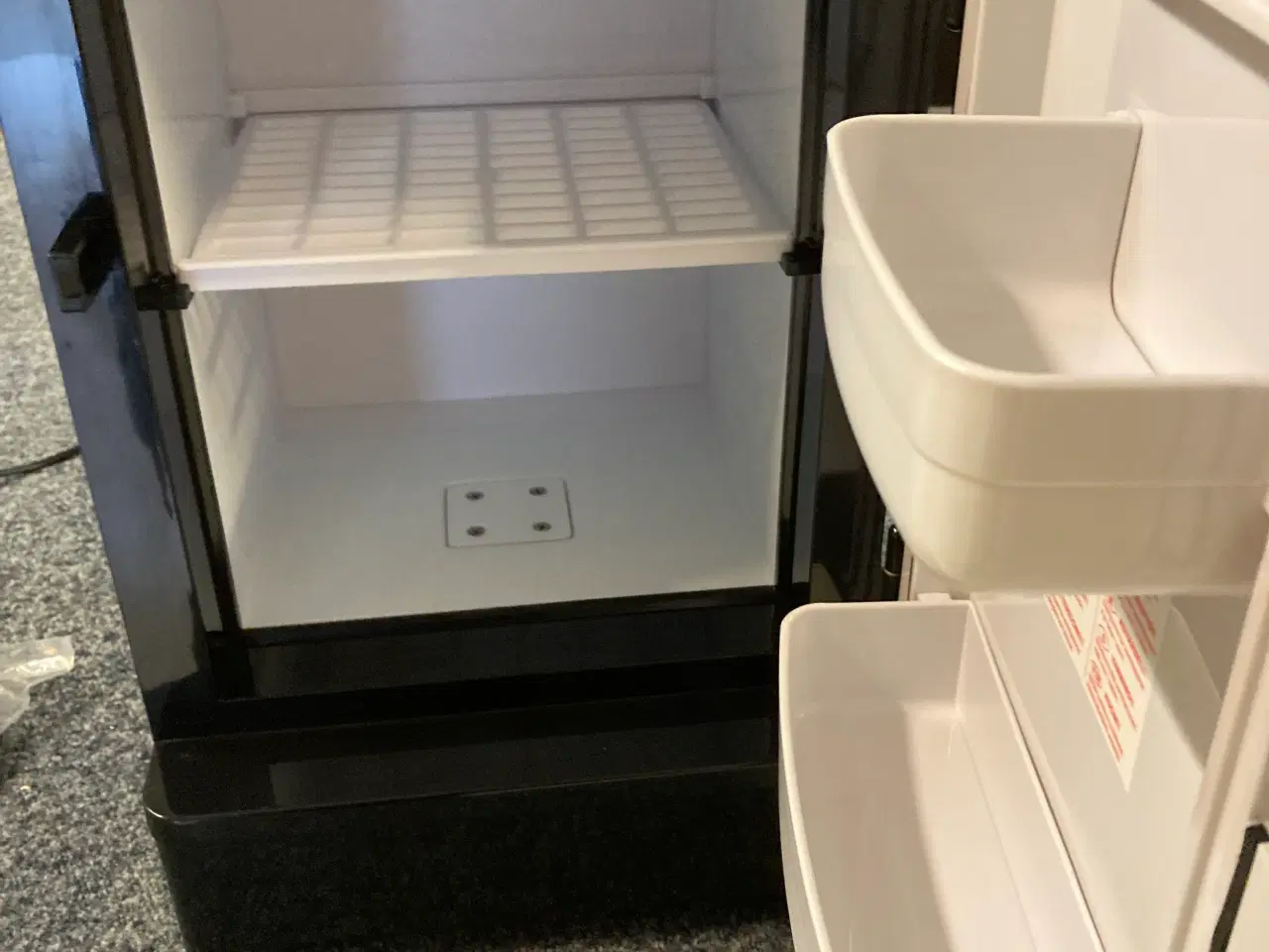 Billede 2 - Minikøleskab til både 12 og 220 volt
