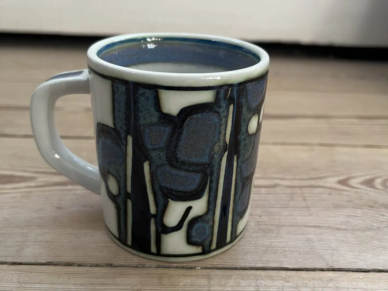 Billede 4 - Royal Copenhagen lille Årskrus 1975