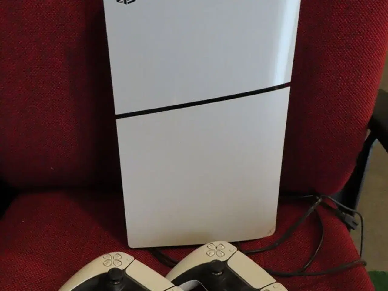 Billede 3 - SONY PLAYSTATION 5, model CFI-2016 med to controllere